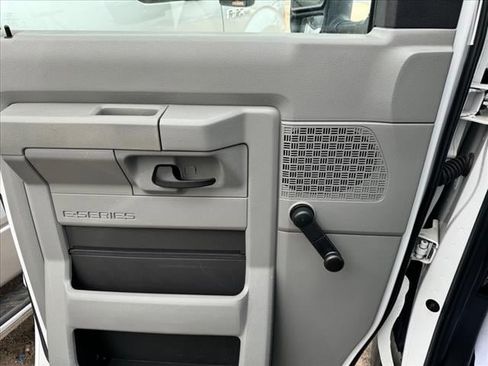 Used 2017 Ford E-350 and Econoline 350 Super Duty w/ Exterior Upgrade Package image 8