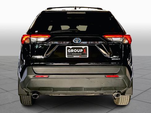 Used 2022 Toyota RAV4 XLE image 4