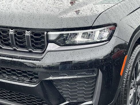 New 2026 Jeep Grand Cherokee Altitude image 10