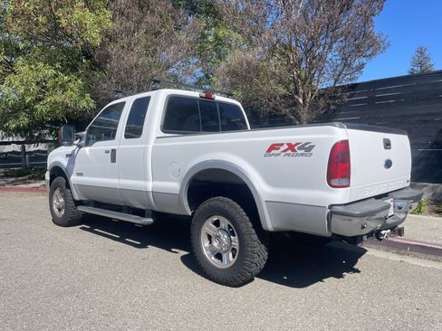 Used 2006 Ford F350 Lariat image 4
