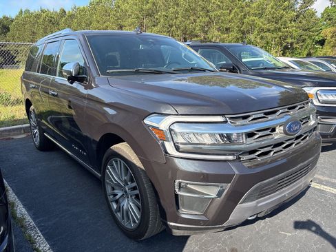 Used 2022 Ford Expedition Platinum AWD/4WD image 2