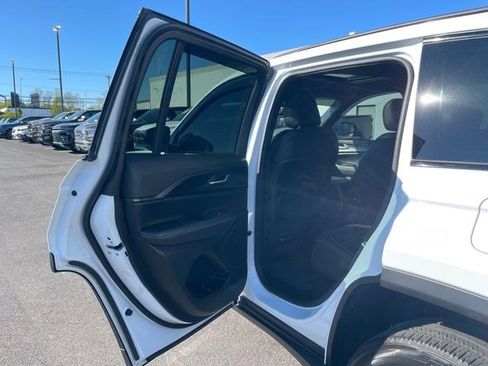 Used 2023 Jeep Grand Cherokee Altitude AWD/4WD image 27