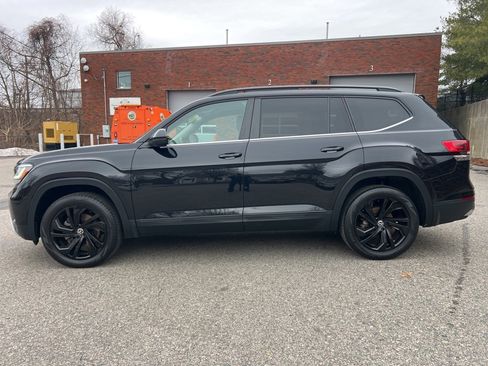 Used 2023 Volkswagen Atlas SE image 2