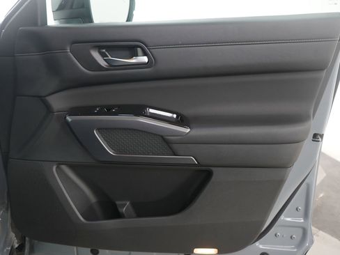 Used 2022 Nissan Pathfinder SL image 11