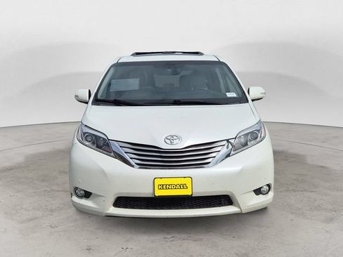 Used 2017 Toyota Sienna Limited Premium AWD/4WD image 2