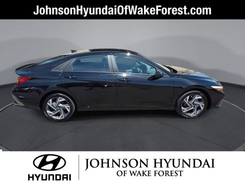 Certified 2025 Hyundai Elantra Sport image 9