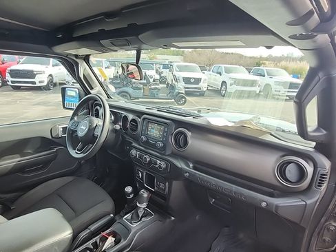 Used 2018 Jeep Wrangler Unlimited Sport AWD/4WD image 22