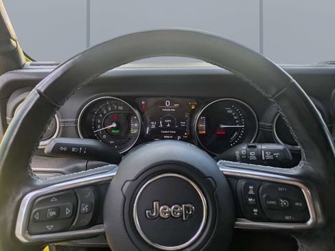 Used 2022 Jeep Wrangler Unlimited Sahara w/ Cold Weather Group AWD/4WD image 30