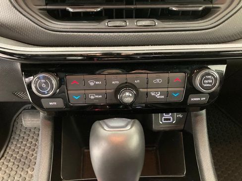 Used 2025 Jeep Compass Trailhawk AWD/4WD image 11