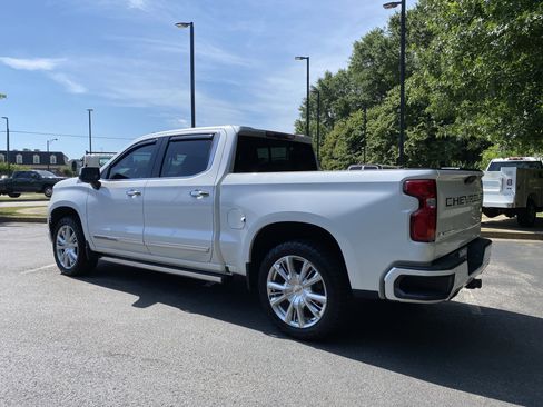 Used 2022 Chevrolet Silverado 1500 High Country w/ High Country Premium Package AWD/4WD image 7