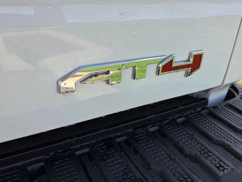 Used 2023 GMC Sierra 1500 AT4 w/ AT4 Premium Package AWD/4WD image 11