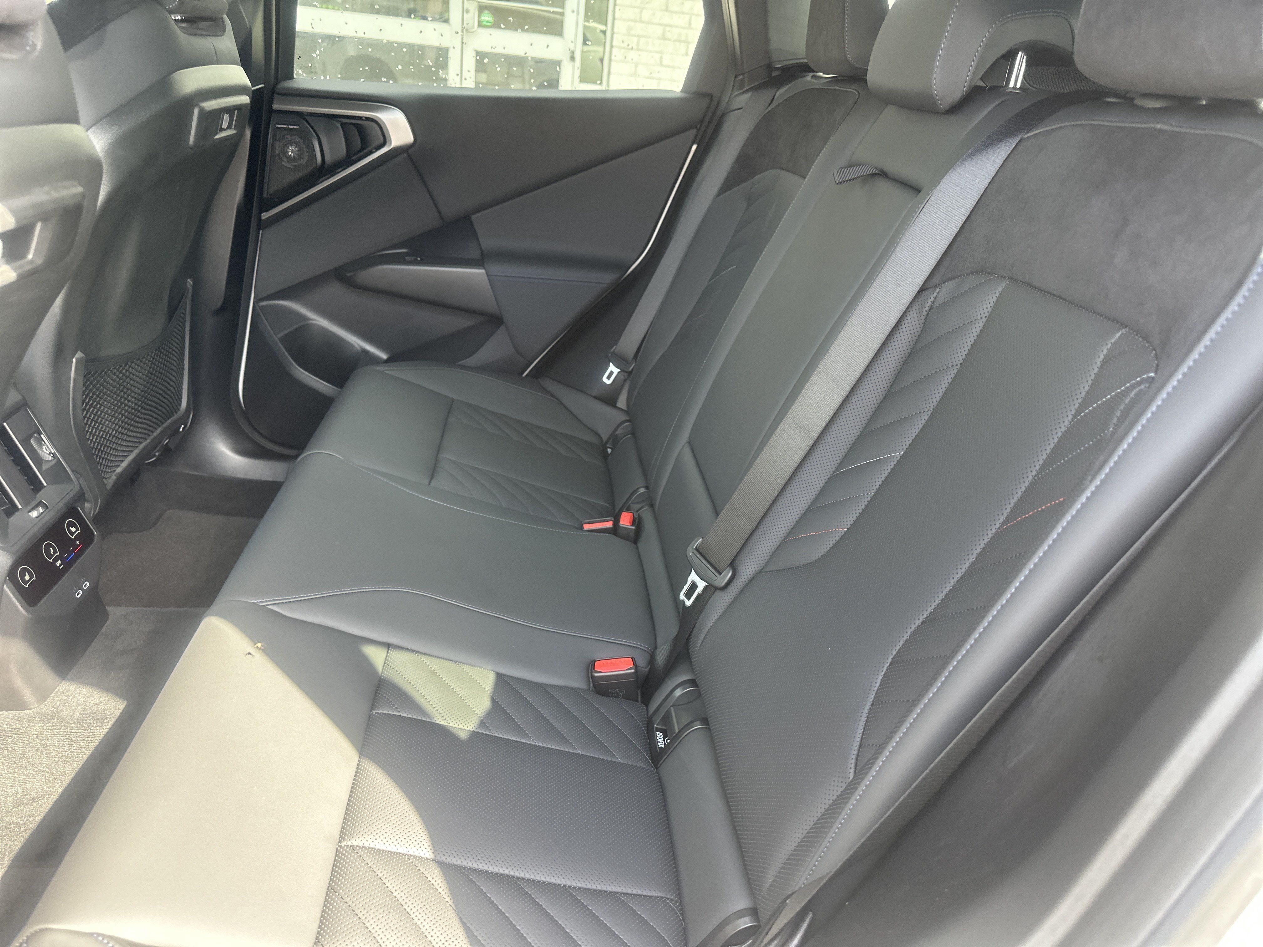 Used 2025 BMW X3 xDrive30i w/ Premium Package AWD/4WD image 12