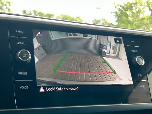 Certified 2023 Volkswagen Taos SE FWD image 27