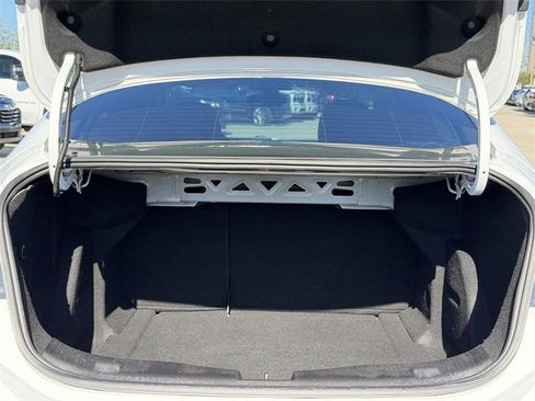 Used 2018 Chevrolet Cruze LT w/ Convenience Package image 12