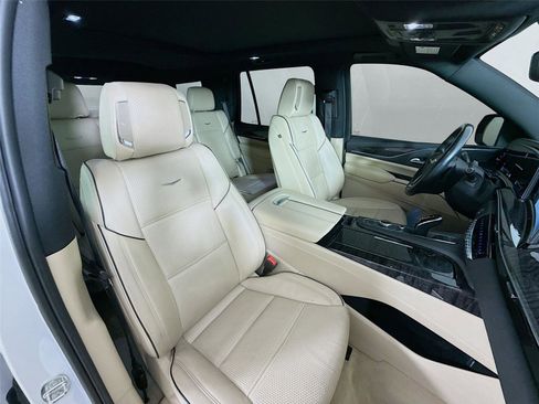 Used 2023 Cadillac Escalade Premium Luxury image 29