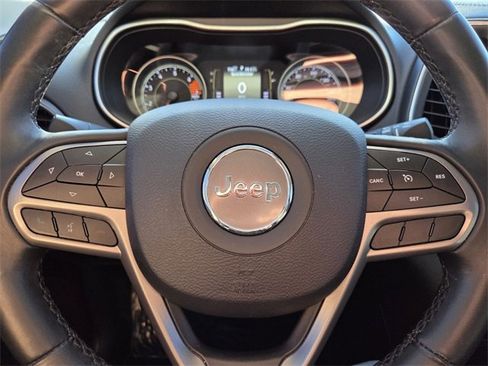 Certified 2019 Jeep Cherokee Latitude Plus image 32