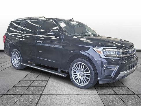 Used 2023 Ford Expedition Limited image 3