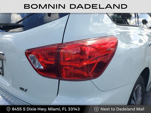 Used 2020 Nissan Pathfinder SV image 7