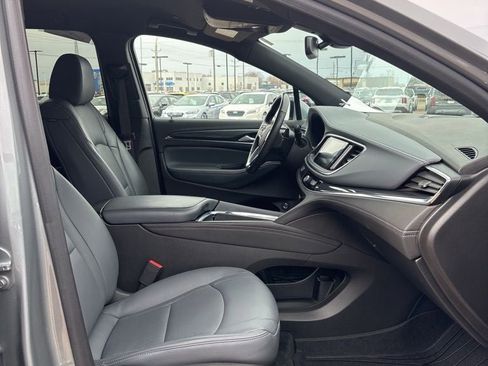 Used 2023 Buick Enclave Essence image 32