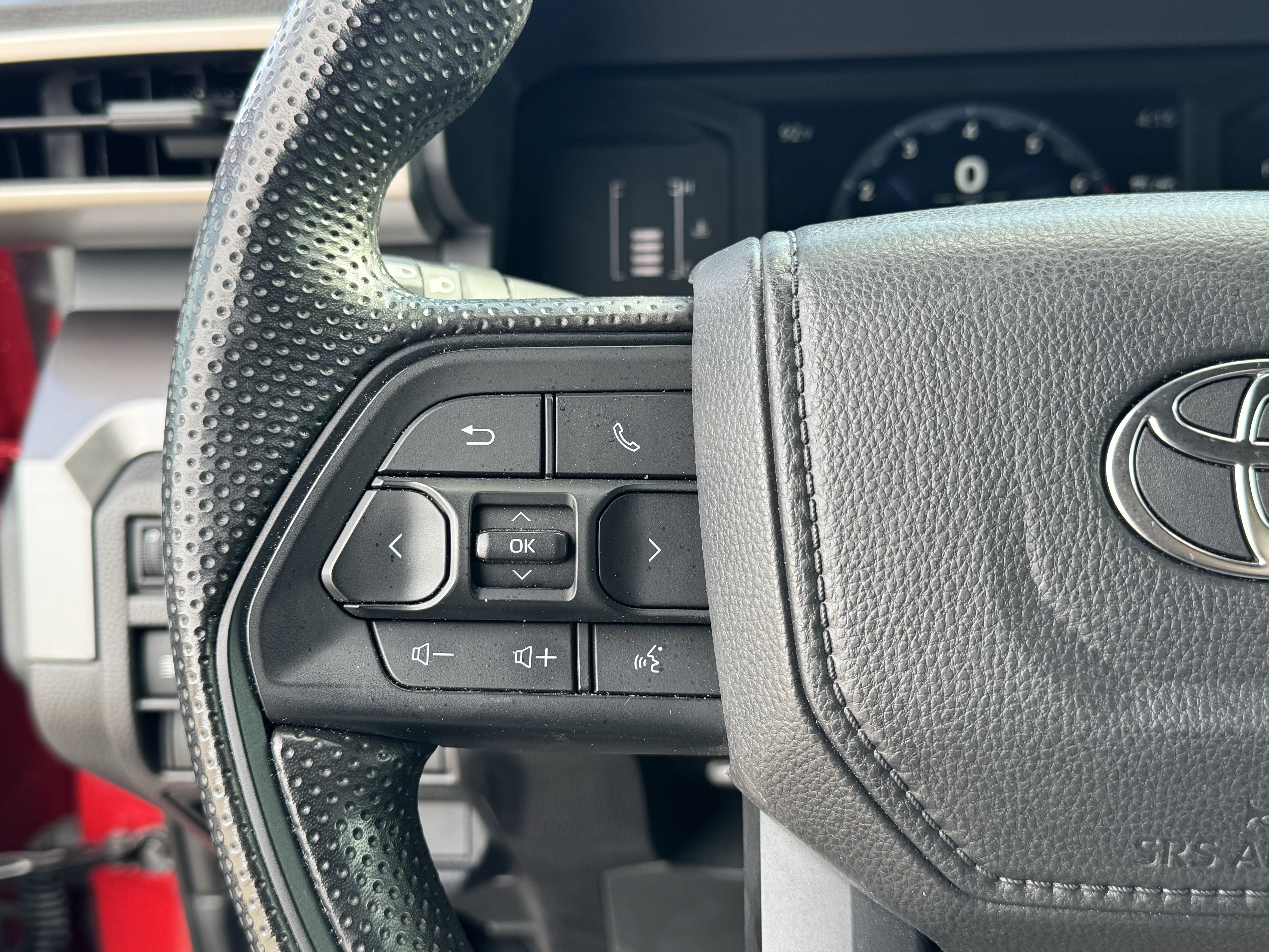Used 2025 Toyota Tacoma SR5 AWD/4WD image 28