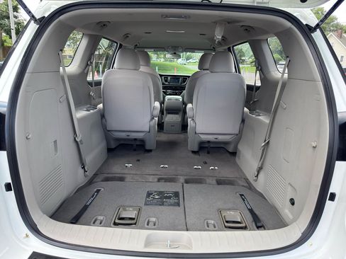 Used 2019 Kia Sedona L FWD image 40