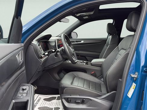 Used 2025 Volkswagen Atlas Cross Sport SEL R-Line image 23