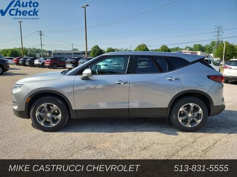 Used 2025 Chevrolet Blazer LT AWD/4WD image 2