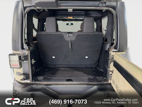 Used 2018 Jeep Wrangler Rubicon w/ Power Convenience Group image 14