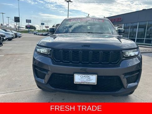 Used 2024 Jeep Grand Cherokee Altitude AWD/4WD image 2