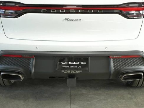 Certified 2025 Porsche Macan AWD/4WD image 39