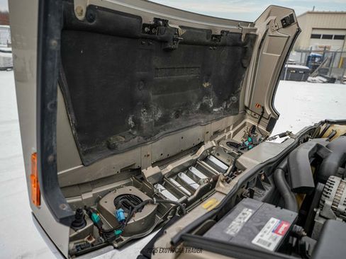 Used 2003 HUMMER H2 w/ Preferred Equipment Group image 19