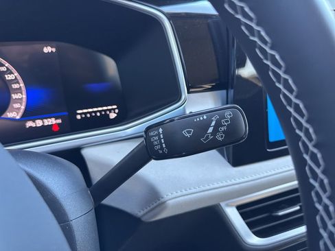 New 2026 Volkswagen Taos SE FWD image 40