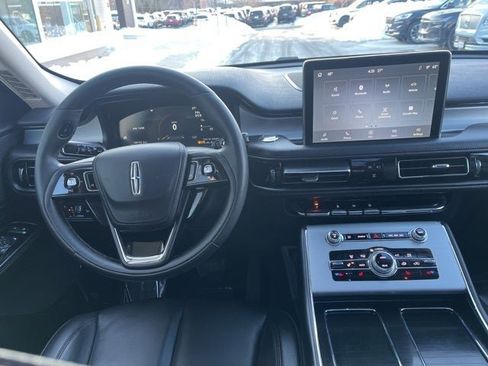 Used 2023 Lincoln Aviator Standard w/ Premium Package image 16