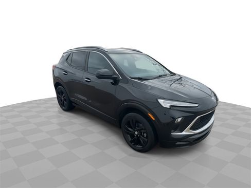 Used 2024 Buick Encore GX Sport Touring image 2