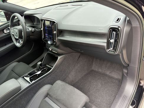 Used 2023 Volvo XC40 Recharge Ultimate AWD/4WD image 31