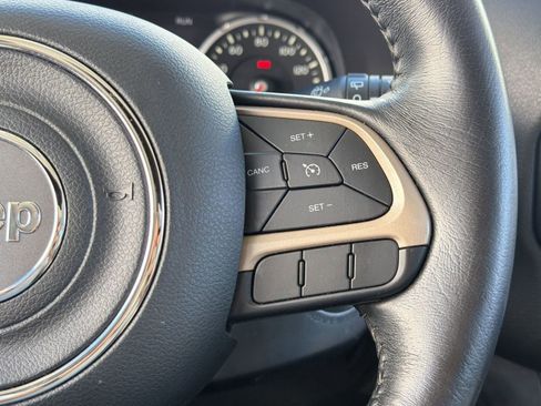 Used 2017 Jeep Renegade Latitude image 22