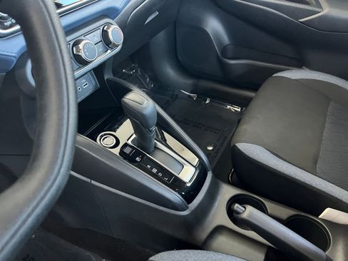 Used 2025 Nissan Versa SV image 41