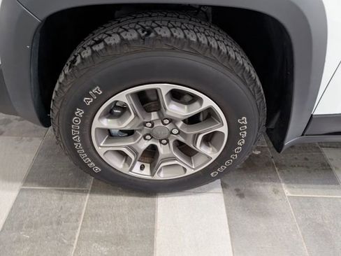Used 2022 Jeep Cherokee Trailhawk w/ Sun, Sound & Nav Group AWD/4WD image 7