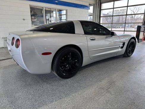 Used 2002 Chevrolet Corvette Coupe w/ Preferred Equipment Group2 image 9