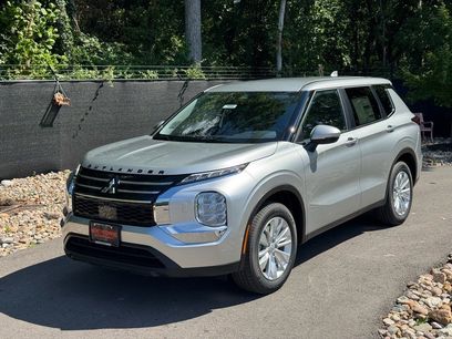 New 2025 Mitsubishi Outlander ES