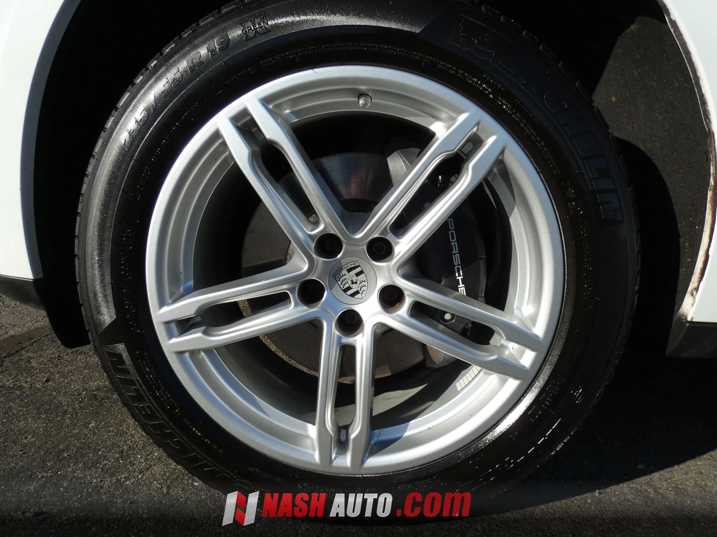 Used 2024 Porsche Macan AWD/4WD image 21
