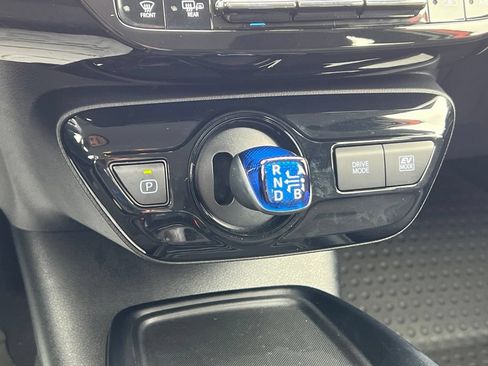 Certified 2022 Toyota Prius LE FWD image 25