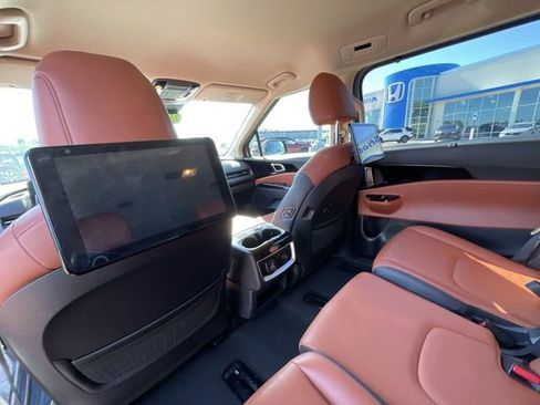 Used 2024 Kia Carnival SX FWD image 17