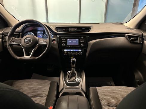 Used 2018 Nissan Rogue Sport SV AWD/4WD image 9