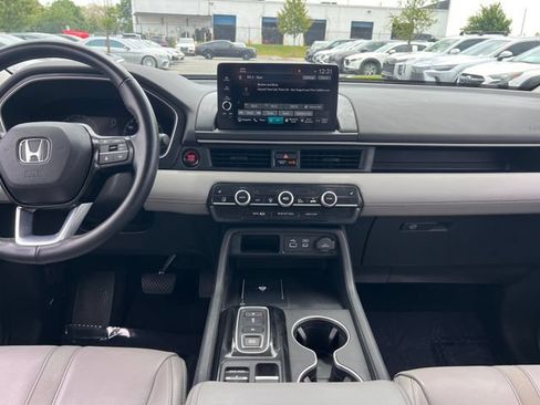 Used 2023 Honda Pilot Touring image 16