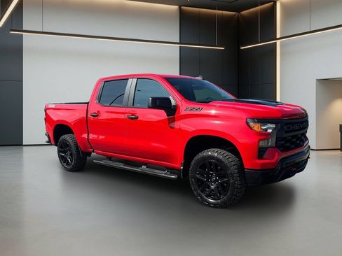 Used 2025 Chevrolet Silverado 1500 Custom Trail Boss w/ LPO, Dark Essentials Package AWD/4WD image 8