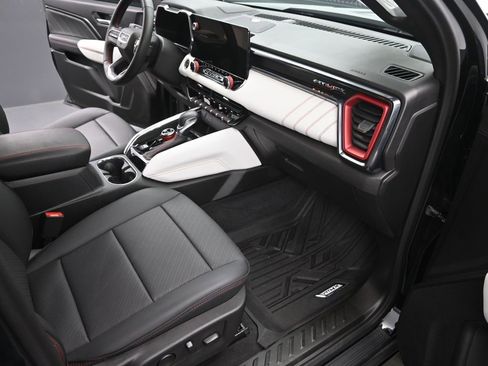 Used 2024 GMC Canyon AT4X image 17