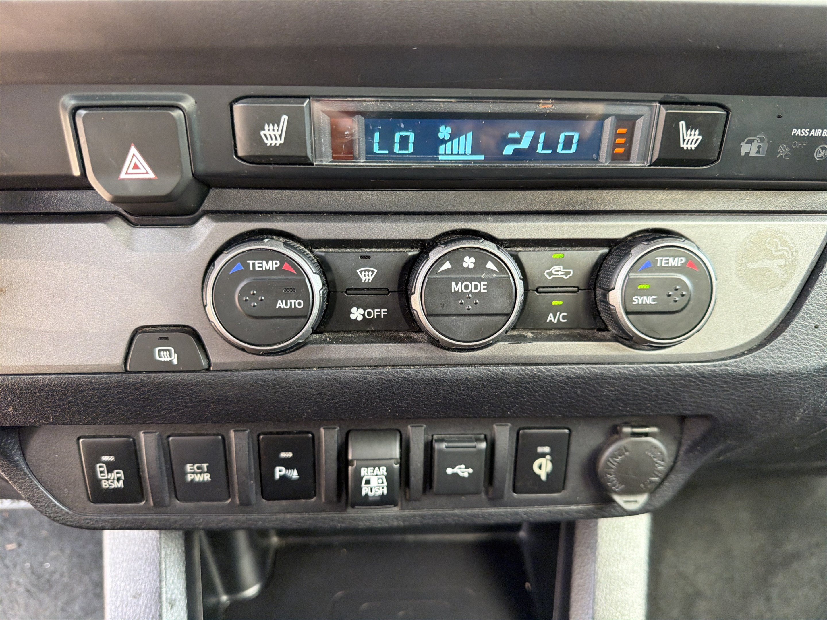 Used 2022 Toyota Tacoma TRD Sport w/ TRD Premium Sport Package RWD image 13