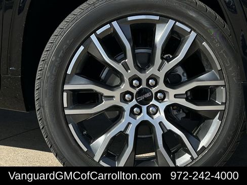 New 2026 GMC Acadia Denali Ultimate w/ LPO, Floor Liner Package AWD/4WD image 9
