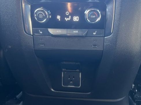 Used 2025 Chevrolet Suburban Premier image 49